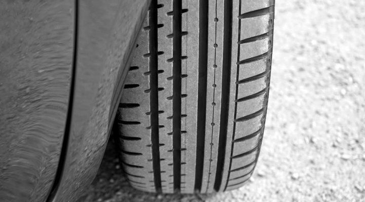 Contrôle continu des pneus, les conseils d'entretien automobile de FORD à Varennes-Vauzelles